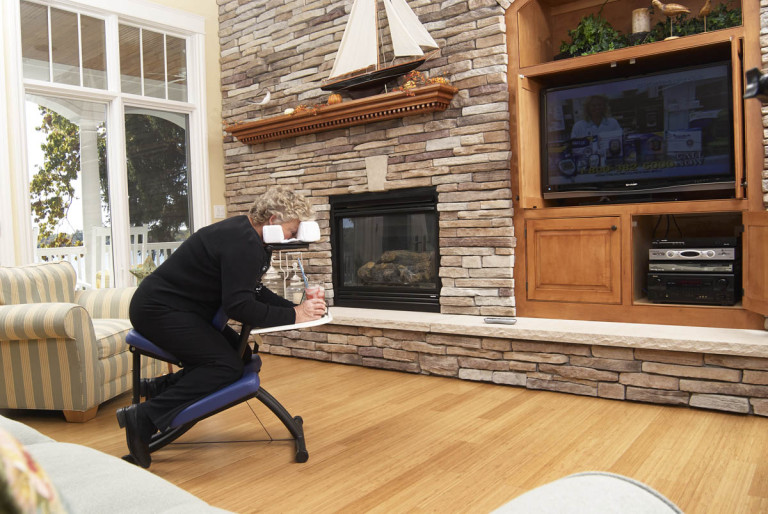 Professional vitrectomy recovery equipment facedown positioning chair for post-surgical care and comfortable recovery